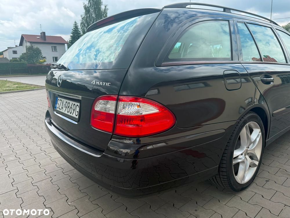 Mercedes-Benz Klasa E 240 4-Matic T Classic - 30