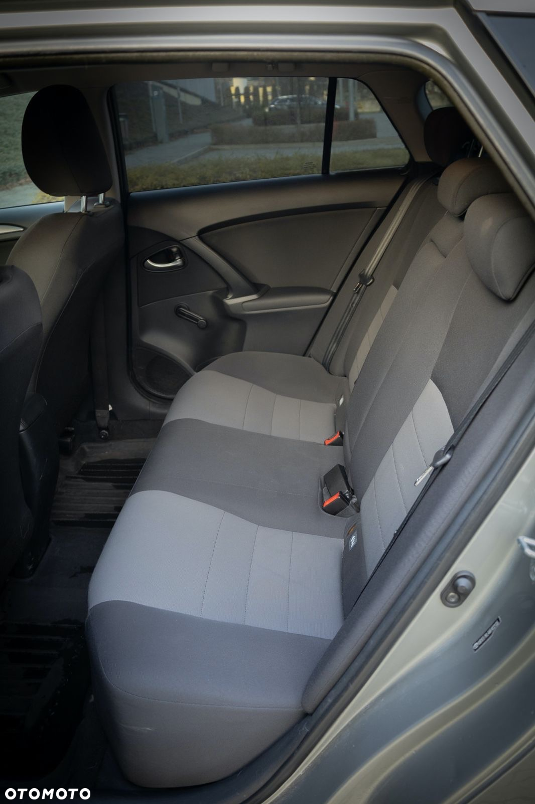 Toyota Avensis Combi 1.6 - 23