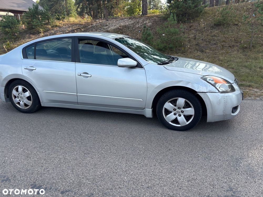 Nissan Altima - 6