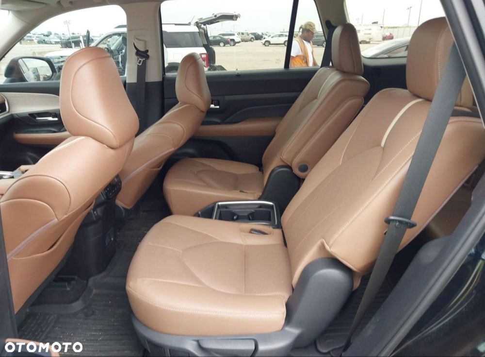 Toyota Grand Highlander - 13