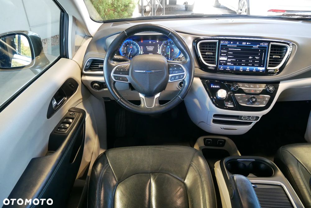 Chrysler Pacifica - 14