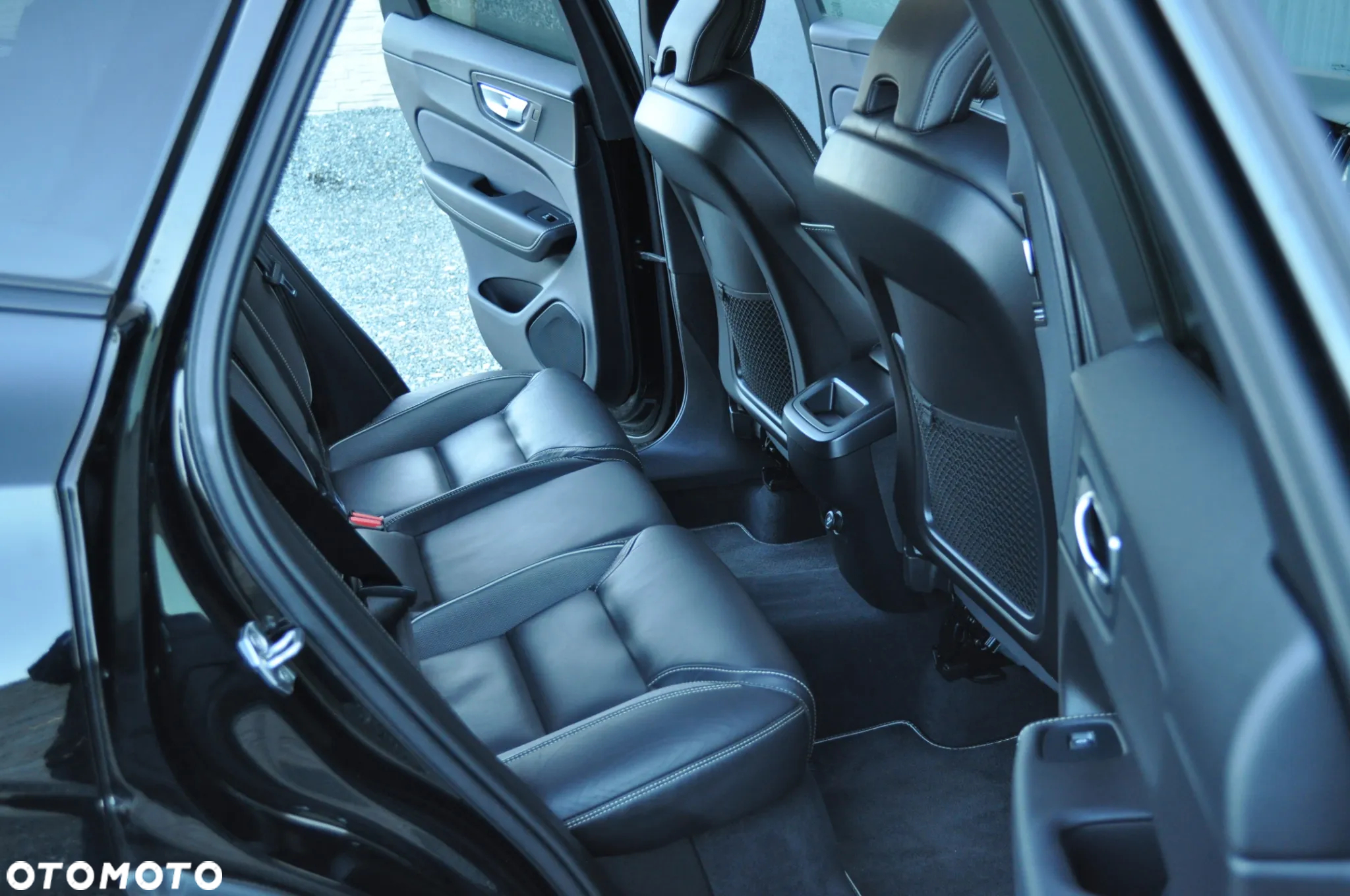 Volvo XC 60 D4 R-Design - 11