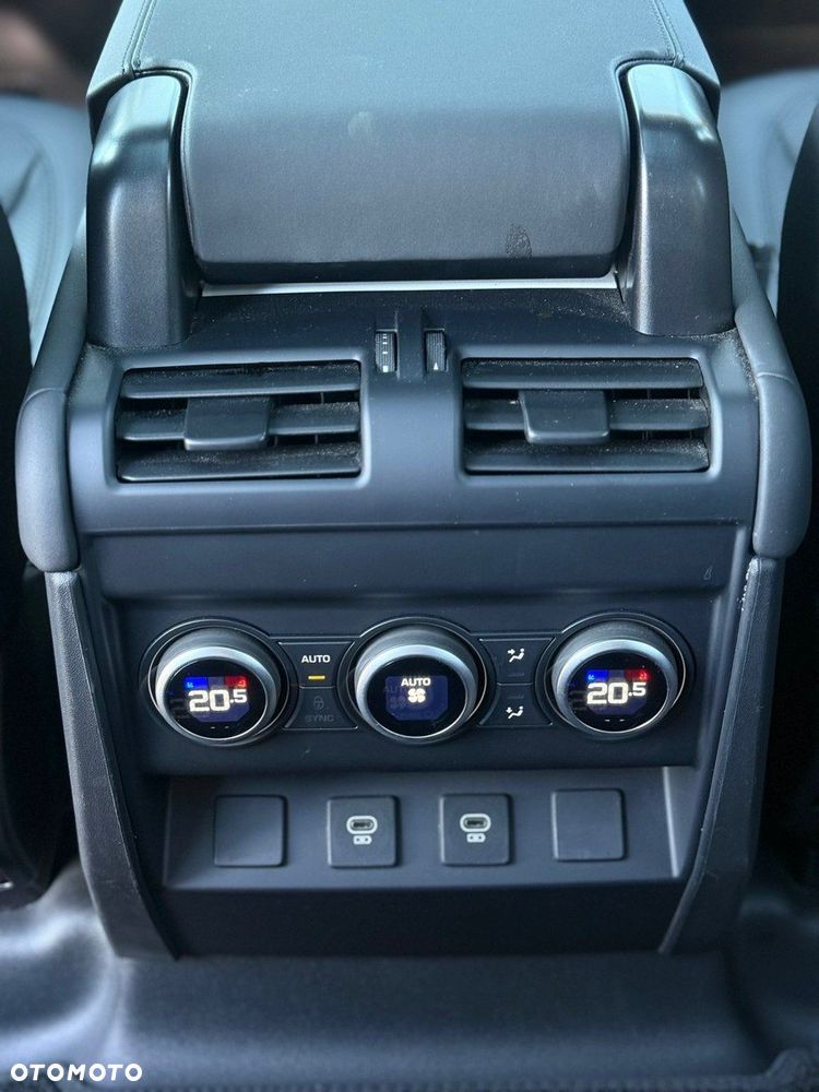 Land Rover Defender - 21