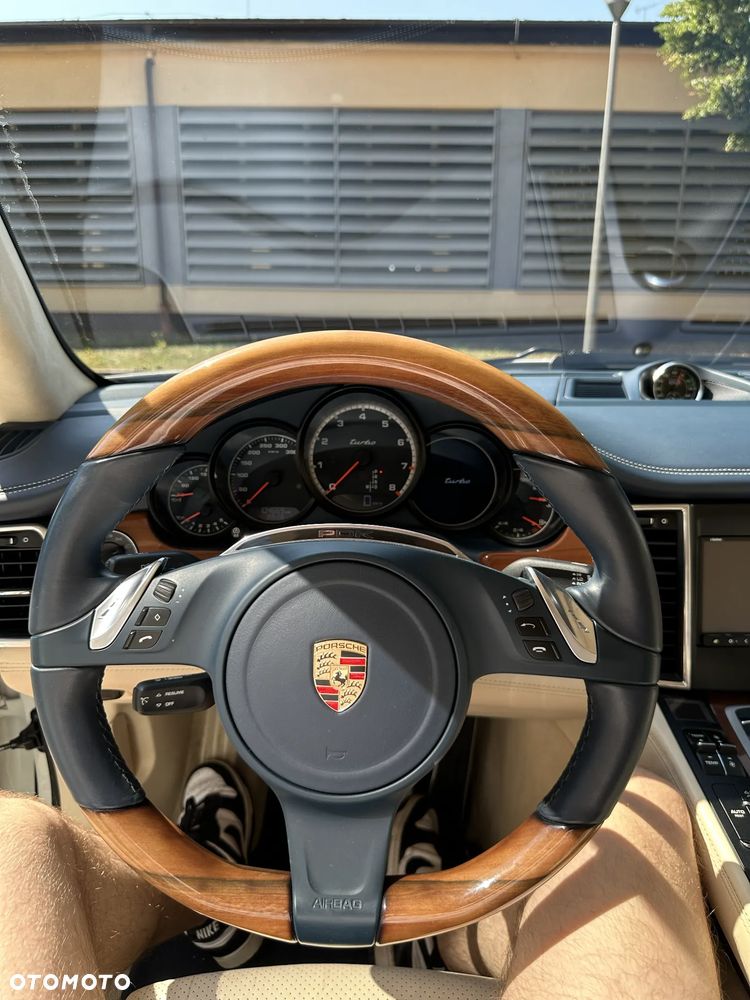 Porsche Panamera Turbo PDK - 20