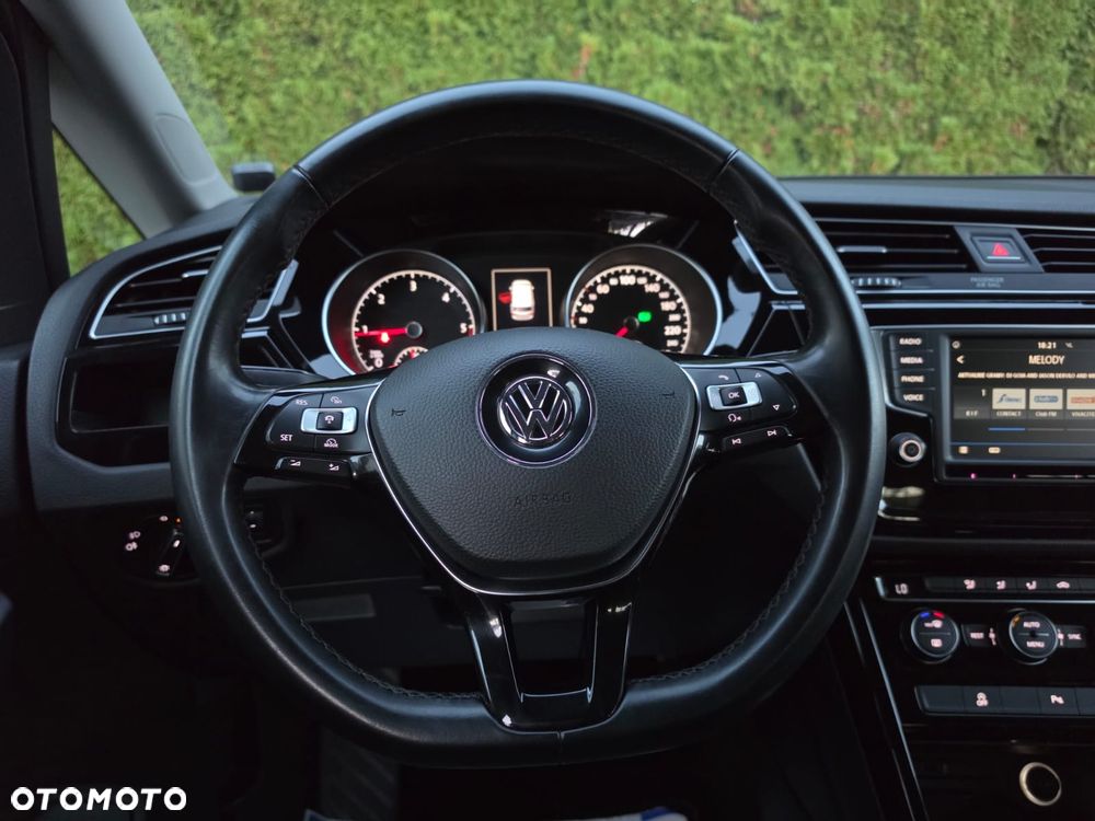 Volkswagen Touran - 19