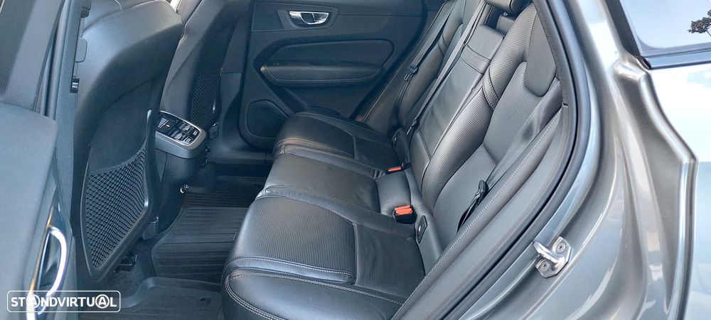 Volvo XC 60 2.0 B5 R-Design AWD - 12