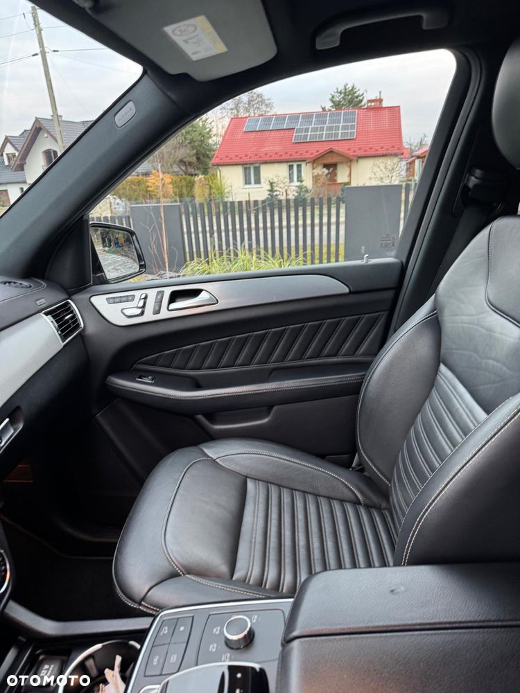 Mercedes-Benz GLS - 22