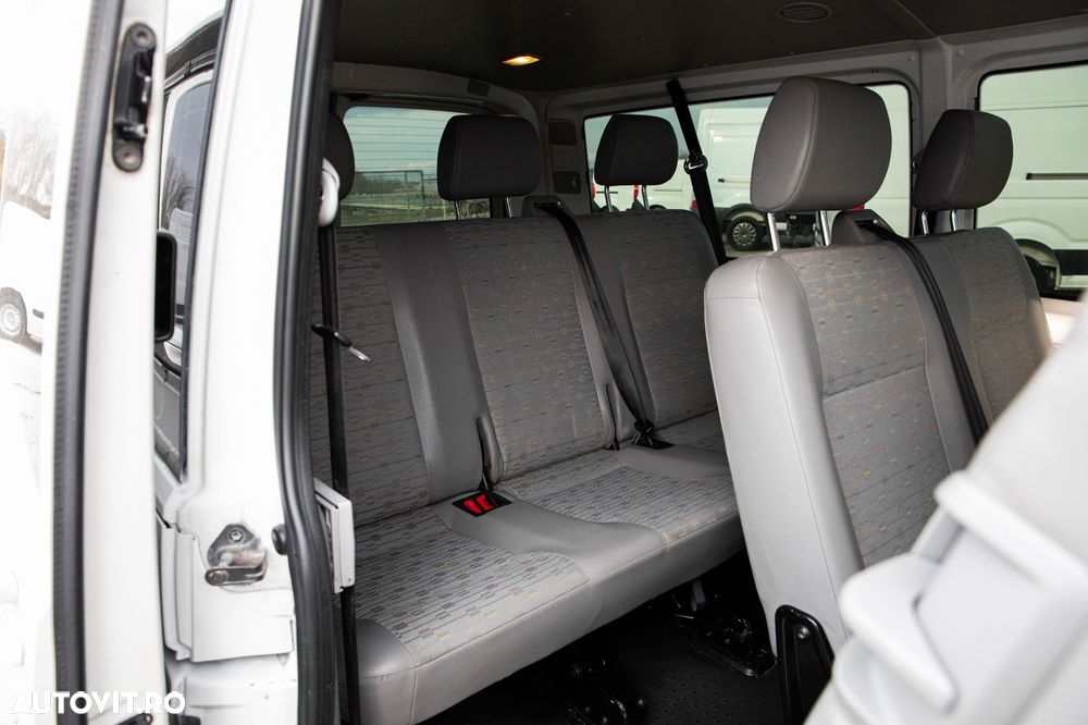 Volkswagen Caravelle - 9