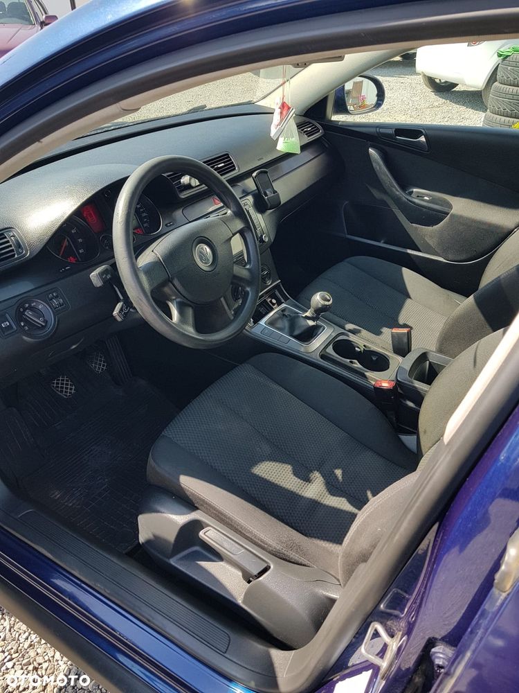 Volkswagen Passat 1.6 FSI Comfortline - 8