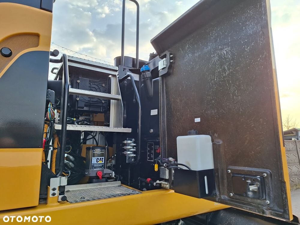 Caterpillar CAT M 318 F - 23