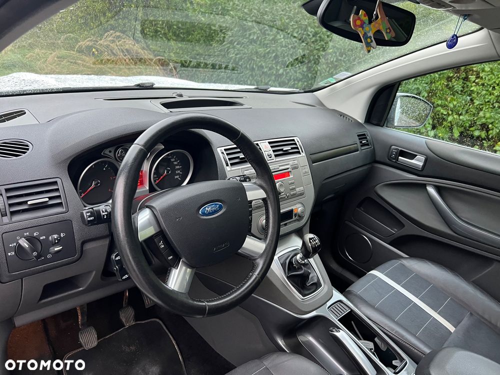 Ford Kuga 2.0 TDCi 2x4 Titanium - 16