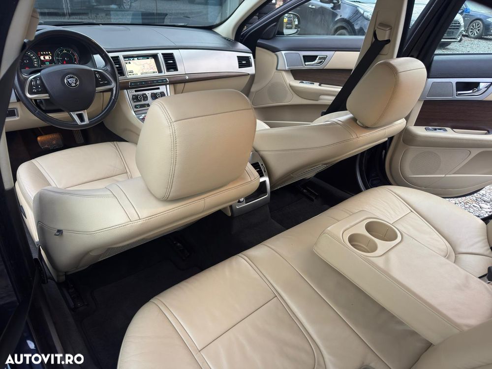 Jaguar XF 2.2D - 14