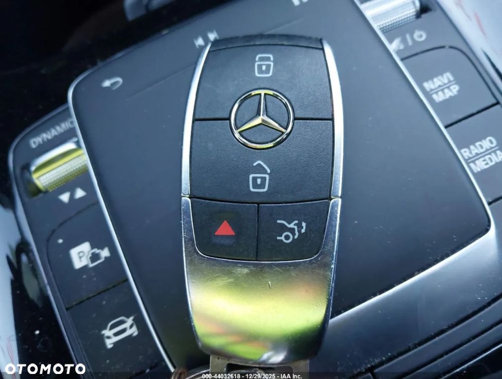 Mercedes-Benz GLB 250 4-Matic AMG Line 8G-DCT - 12