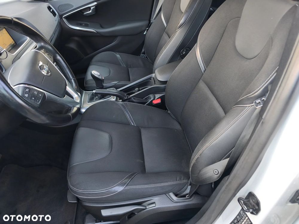 Volvo V40 D2 Momentum - 12