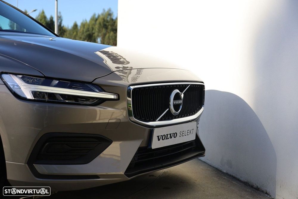 Volvo V60 2.0 D3 Momentum Plus - 23