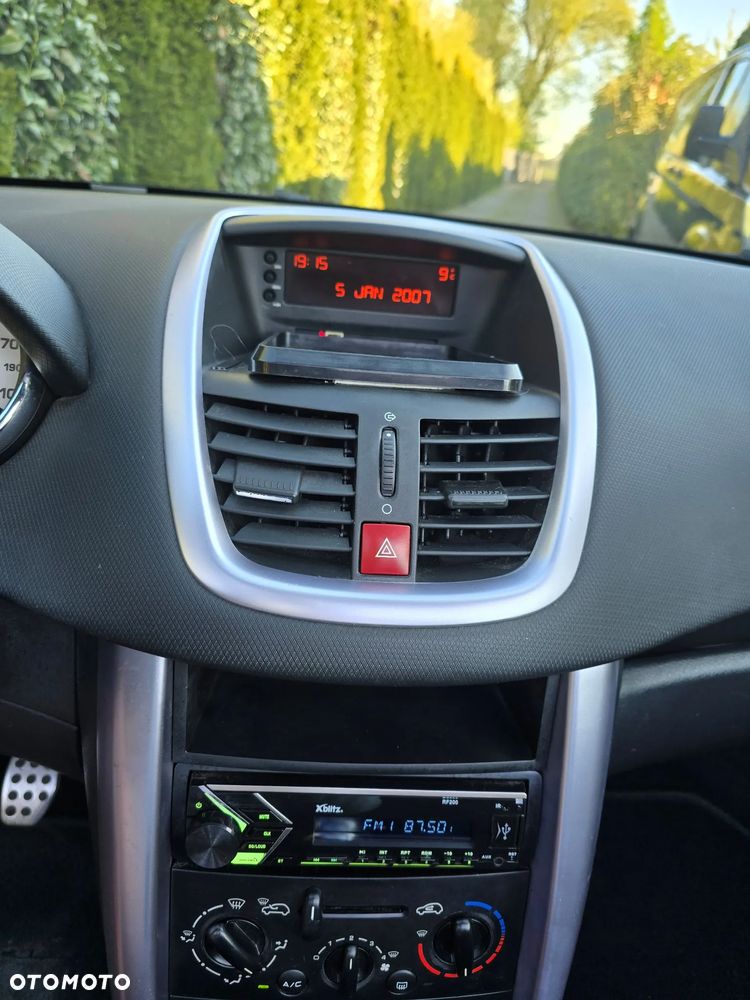 Peugeot 207 - 8