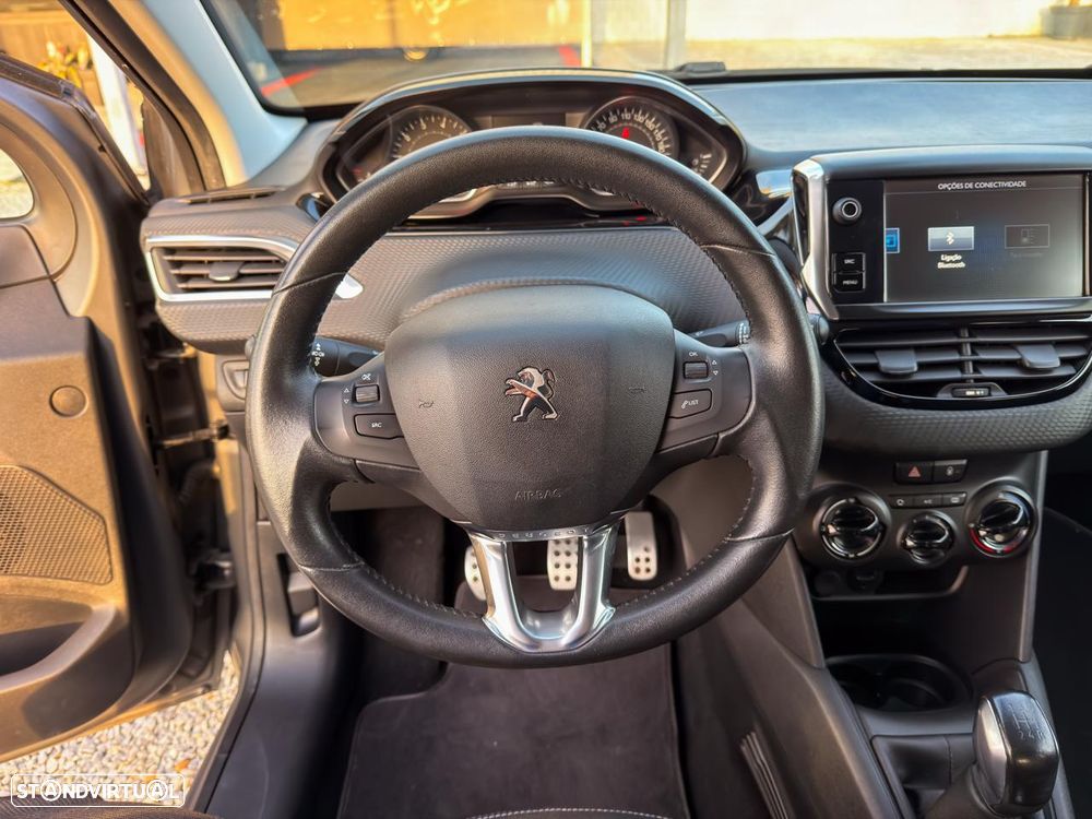 Peugeot 208 1.2 PureTech Style - 12