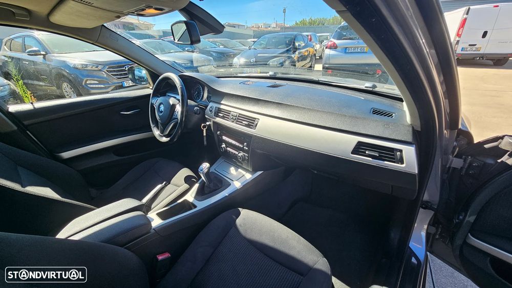 BMW 318 d Sport - 24