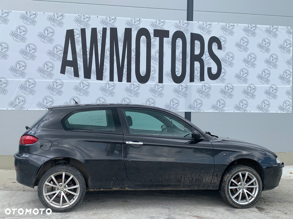 ALFA ROMEO 147 2004 *SAMOCHÓD NA CZĘŚCI* 1217 MASKA LAMPA DRZWI LUSTERKO ZDERZAK GRILL BŁOTNIK KLAPA BELKA PRAWE LEWE PRZÓD TYŁ