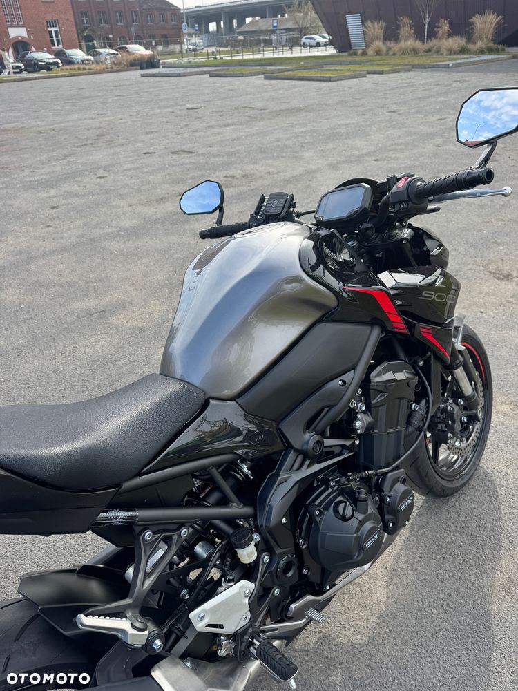 Kawasaki Z 900 - 8