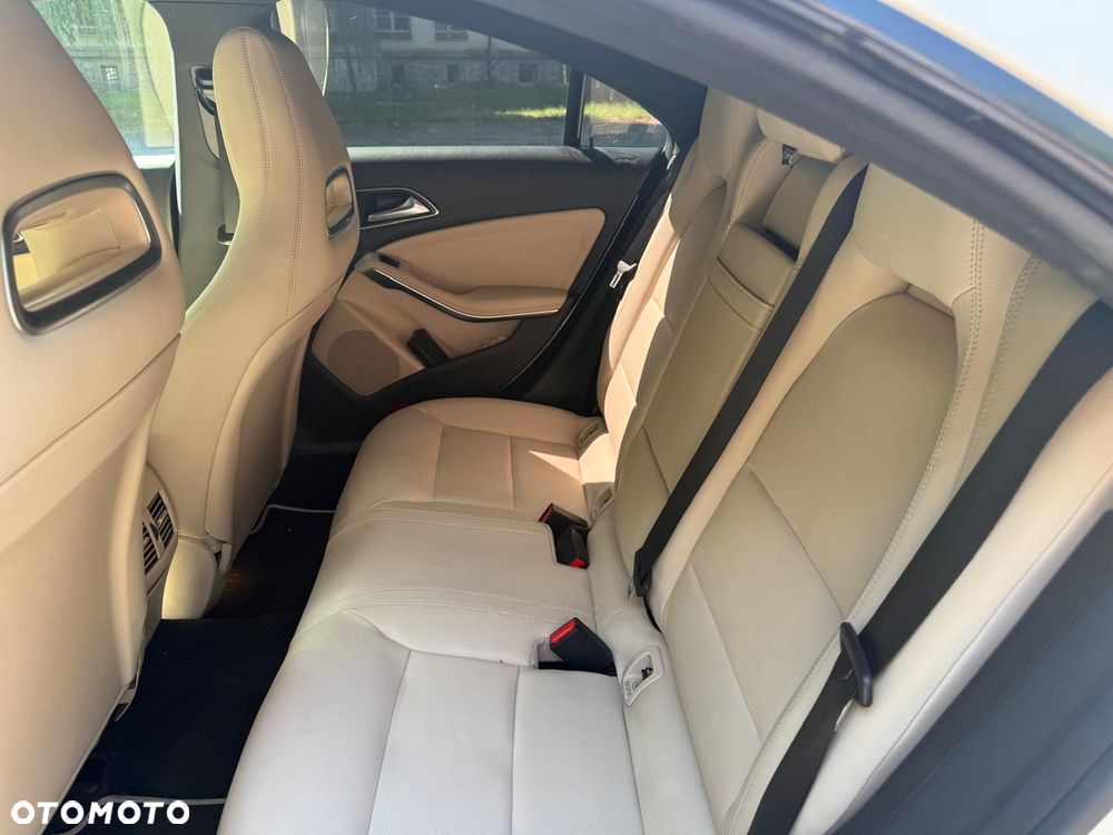 Mercedes-Benz CLA 250 4Matic 7G-DCT UrbanStyle Edition - 5