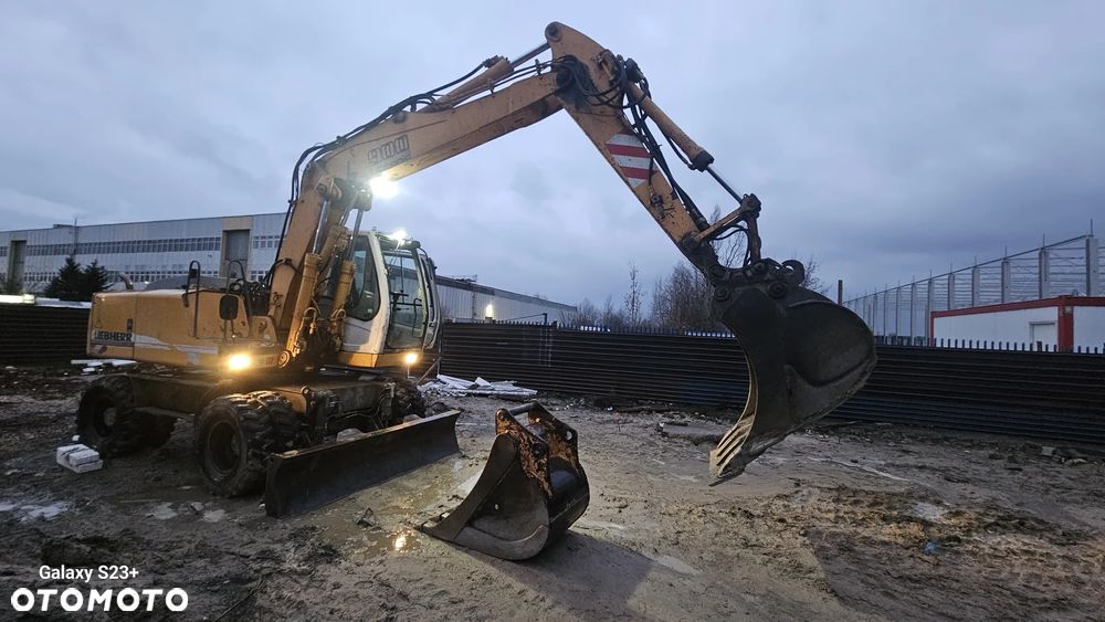 Liebherr A 900 C - 14