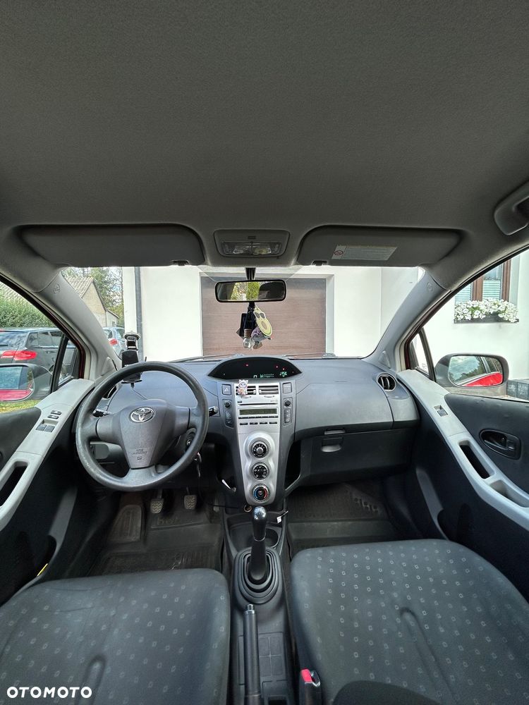 Toyota Yaris - 25