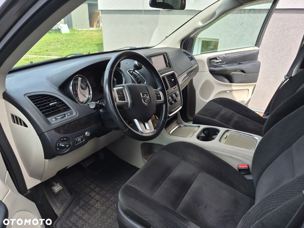 Dodge Grand Caravan - 7
