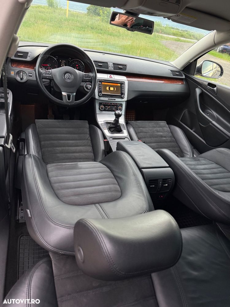 Volkswagen Passat 2.0 TDI DPF Highline - 9