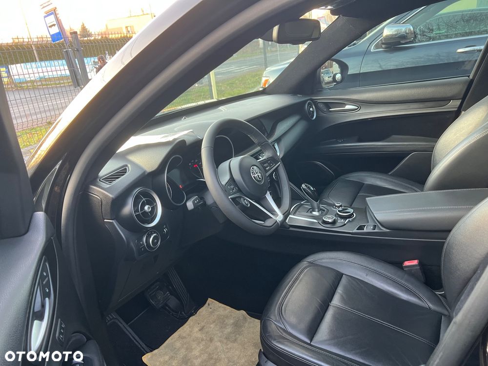 Alfa Romeo Stelvio 2.0 Turbo 16V AT8-Q4 Executive - 12