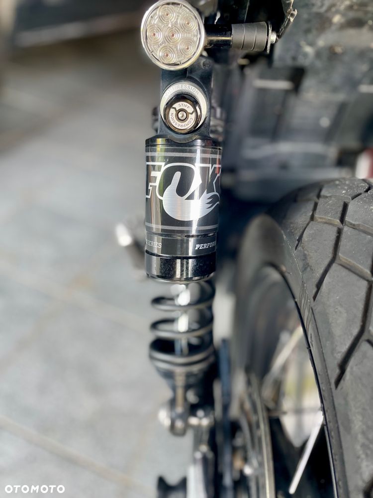 Triumph Bonneville - 4