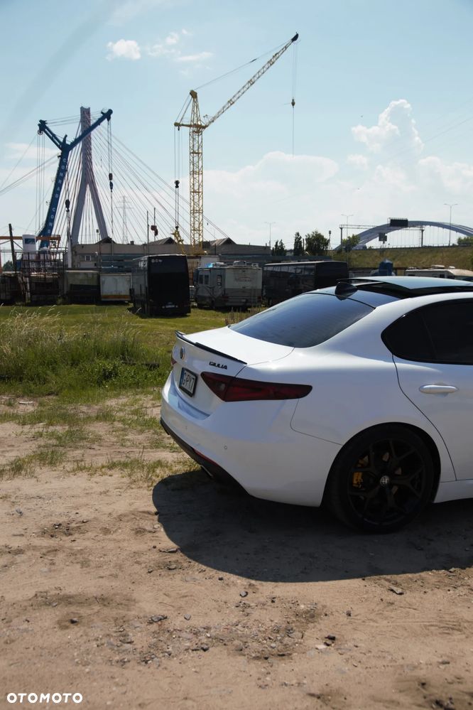 Alfa Romeo Giulia 2.0 Turbo 16V AT8-Q4 Ti - 26