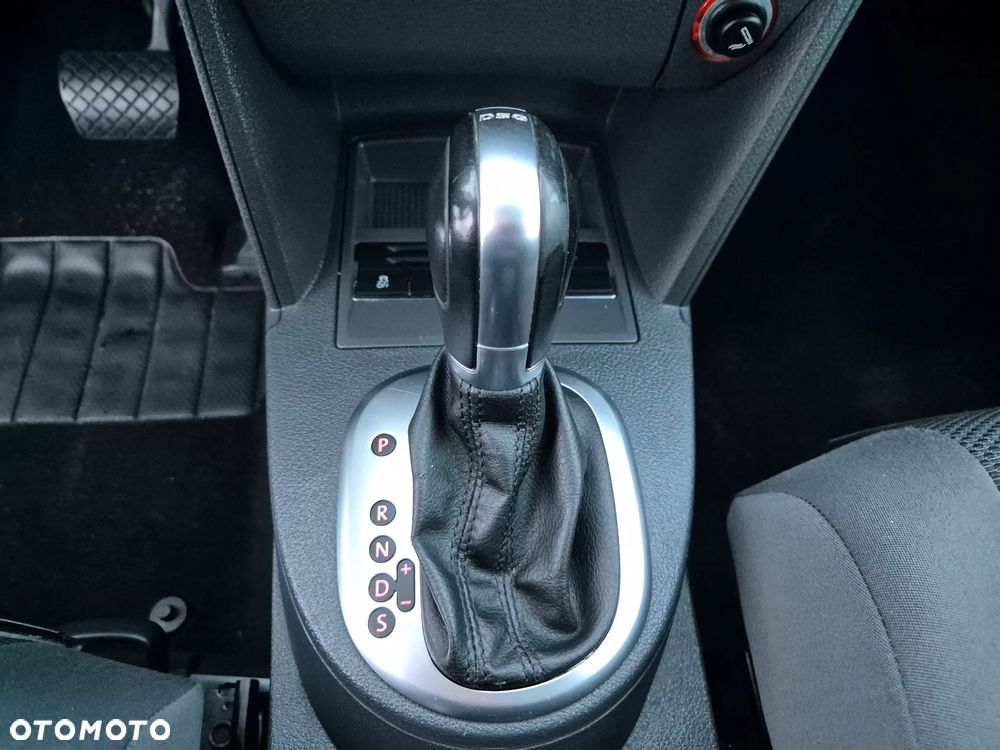 Volkswagen Touran 1.6 TDI DPF BlueMotion Technology DSG Comfortline - 8