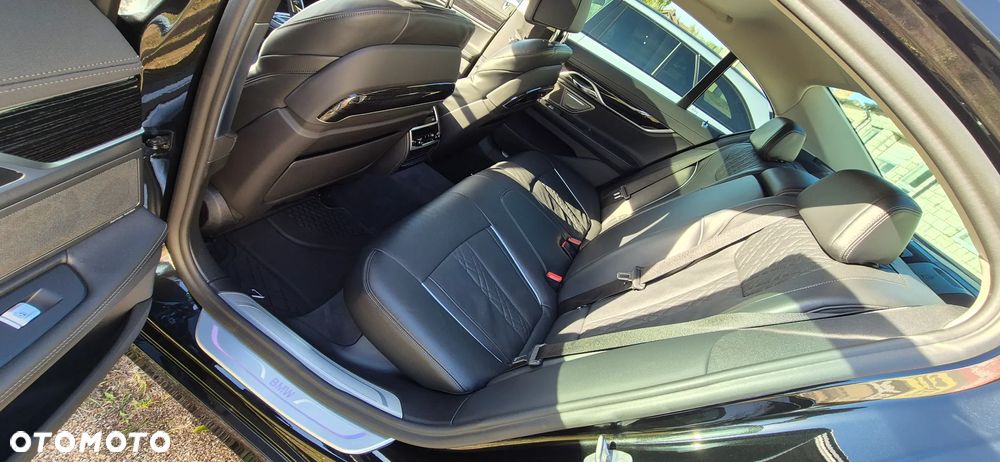 BMW Seria 7 740d xDrive - 9