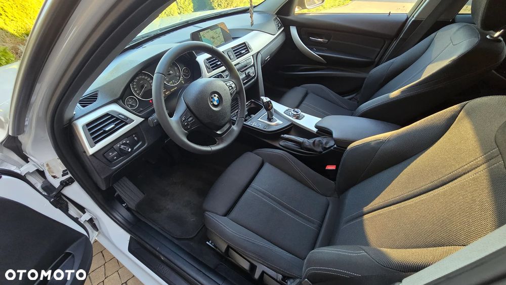 BMW Seria 3 318d - 30
