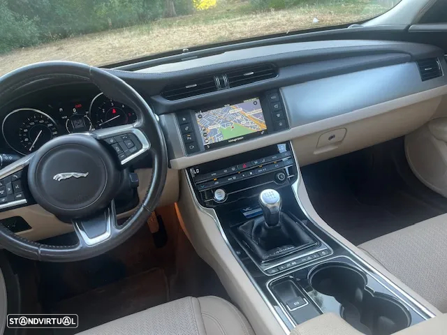 Jaguar XF 2.0 D Prestige - 12