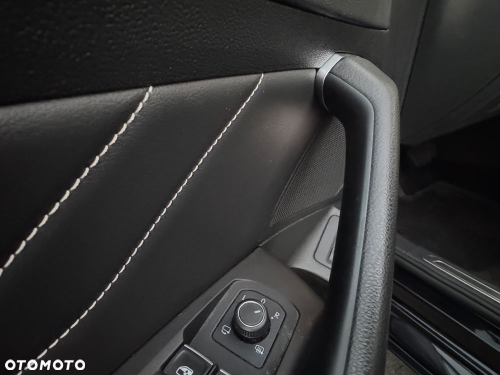 Volkswagen Passat 2.0 TDI Elegance DSG - 17