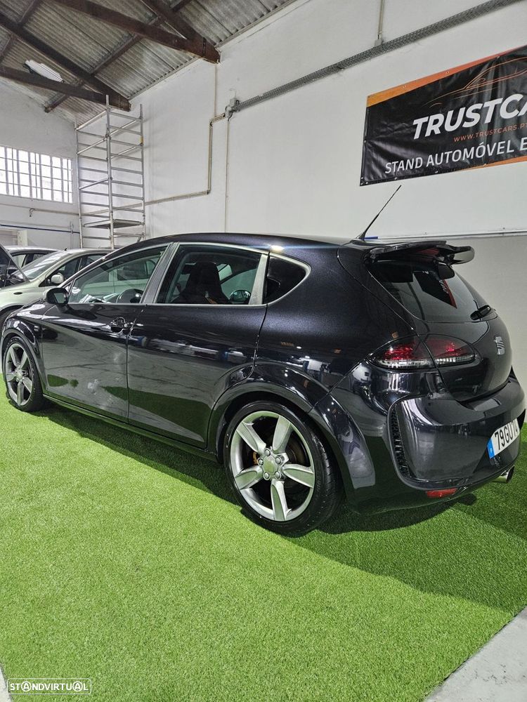 SEAT Leon 2.0 TDI FR 18 Tiago Monteiro - 4