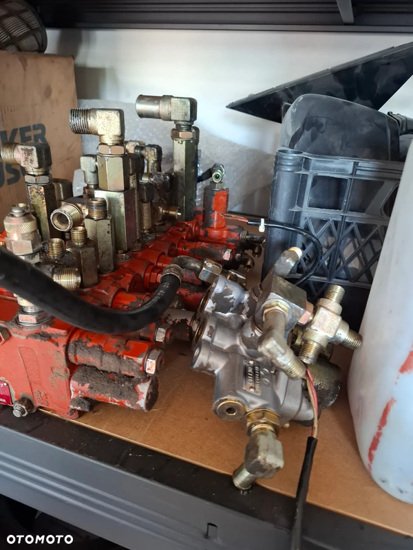 Rozdzielacz  hydrauliczny  kubota i 25