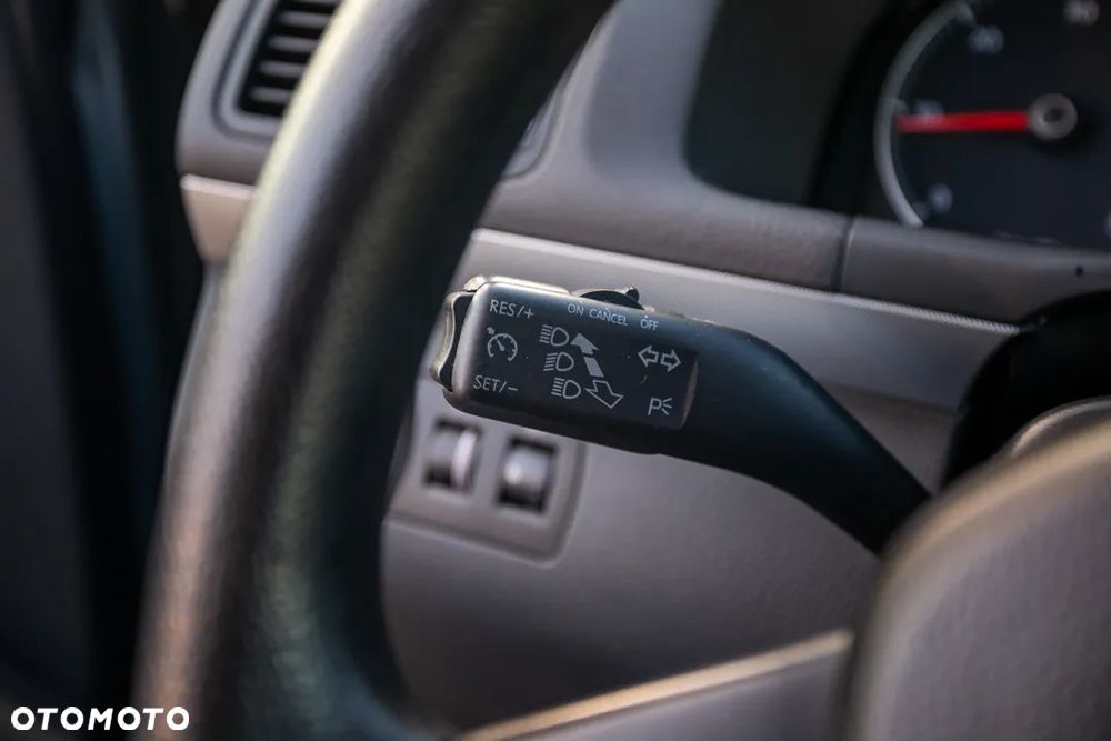 Volkswagen Touran 1.9 TDI DSG Trendline - 29