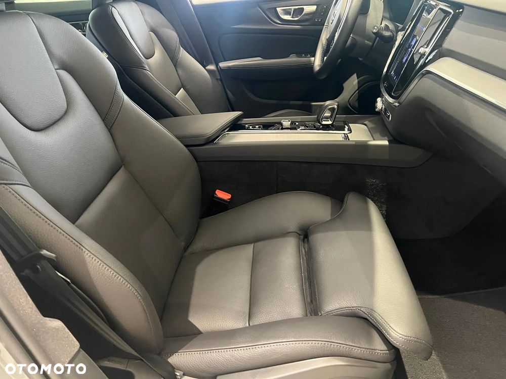Volvo V60 B4 B DKG Plus Dark - 4