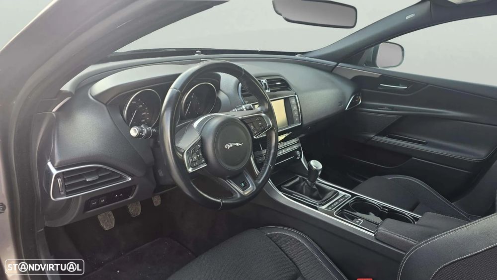 Jaguar XE 2.0 D R-Sport - 14