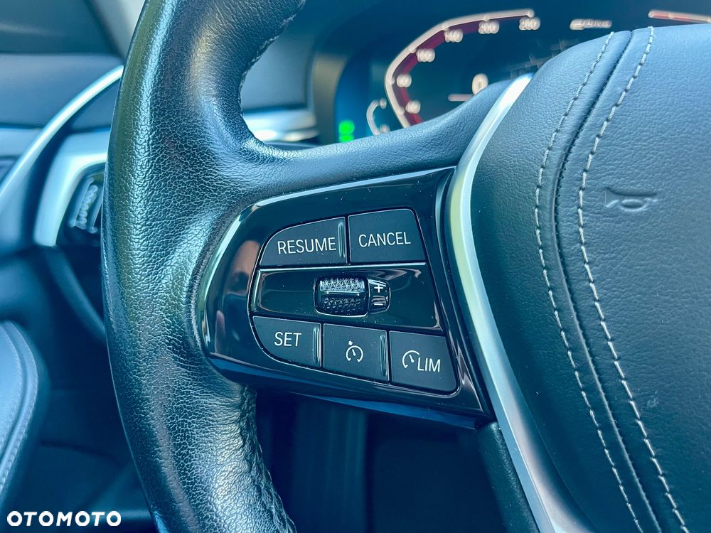 BMW Seria 5 530e xDrive - 22