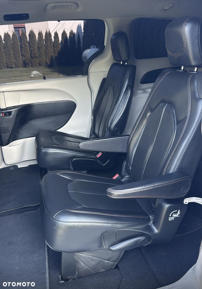 Chrysler Pacifica - 31