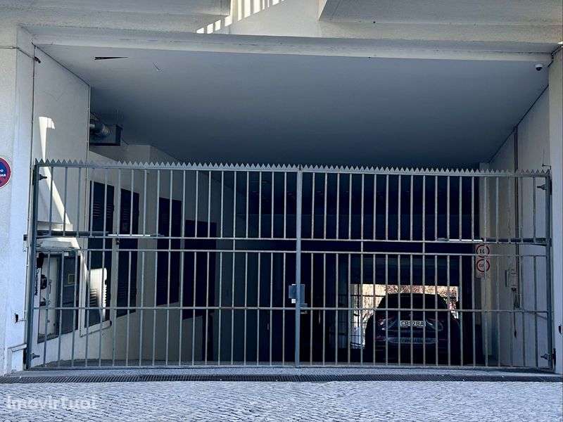 Lugar de garagem espaçoso - Grande imagem: 3/4