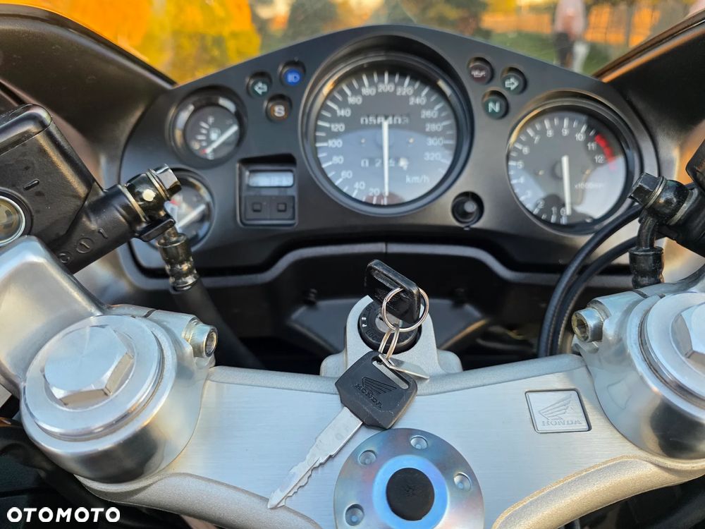 Honda CBR - 35
