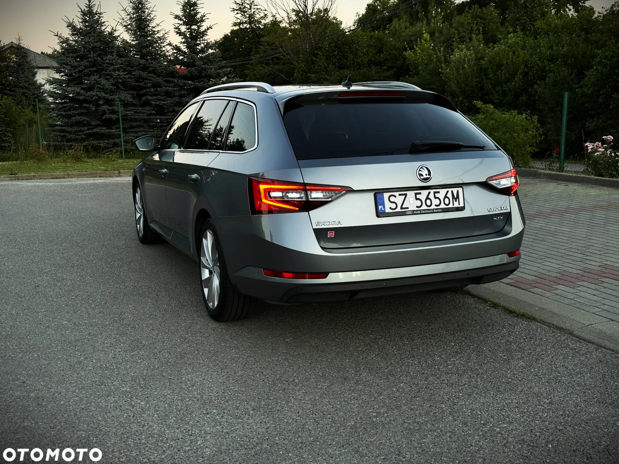 Skoda Superb Combi 2.0 TDI 4x4 DSG L&K - 27