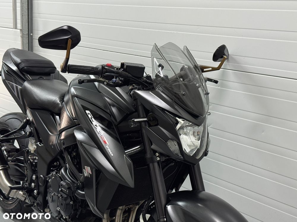 Suzuki GSX - 12