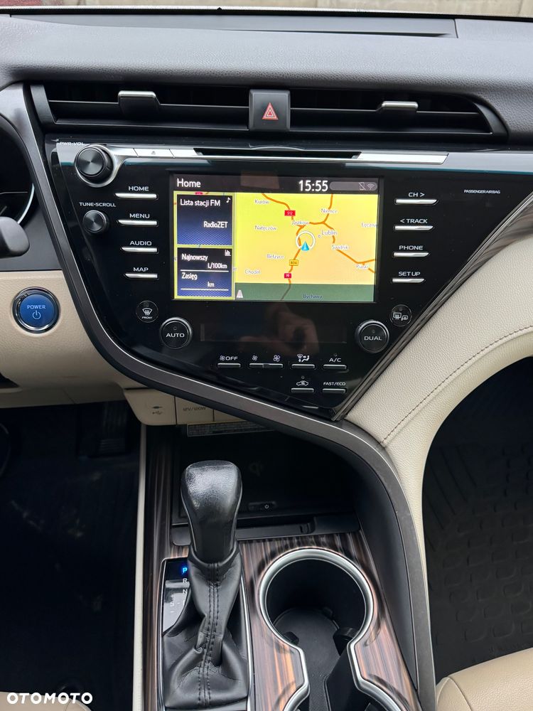 Toyota Camry 2.5 Hybrid Executive CVT - 17