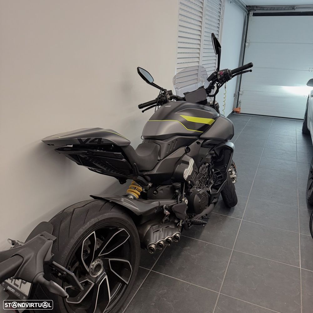 Ducati Diavel Black Roadster - 3